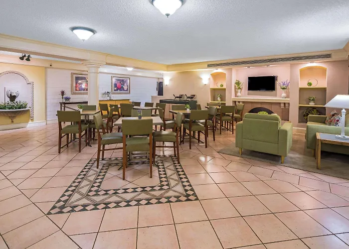 Days Inn By Wyndham San Diego Vista